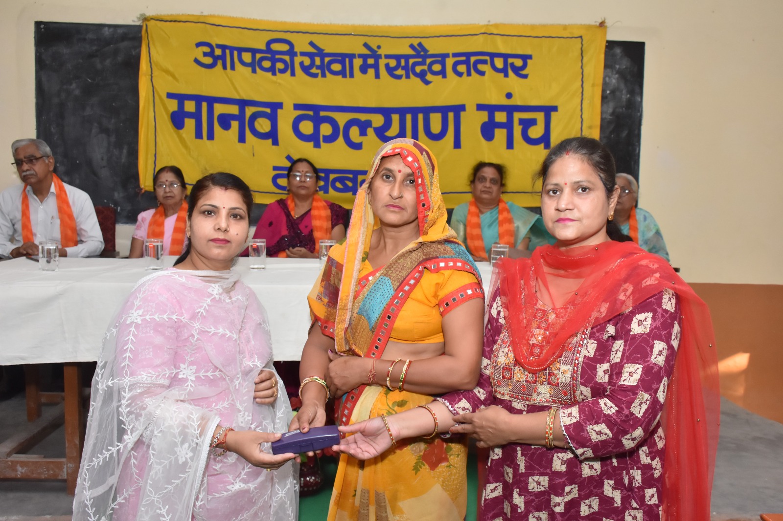 Manav Kalyan Manch Mahila Mandal Wing distributed spectacles to 63 poor and needy people