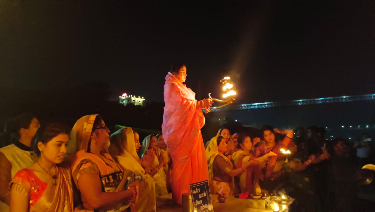 खंडवा में भाजपा की महिला मोर्चा अध्यक्ष इंदु दुबे के सफलतापूर्वक 1 वर्ष पूर्ण