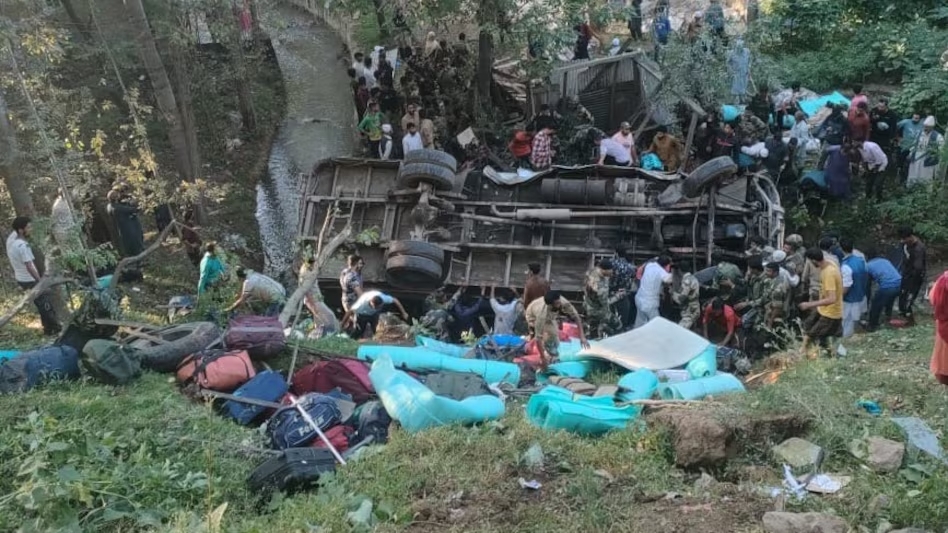 Bus carrying BSF jawans falls into ditch in Budgam