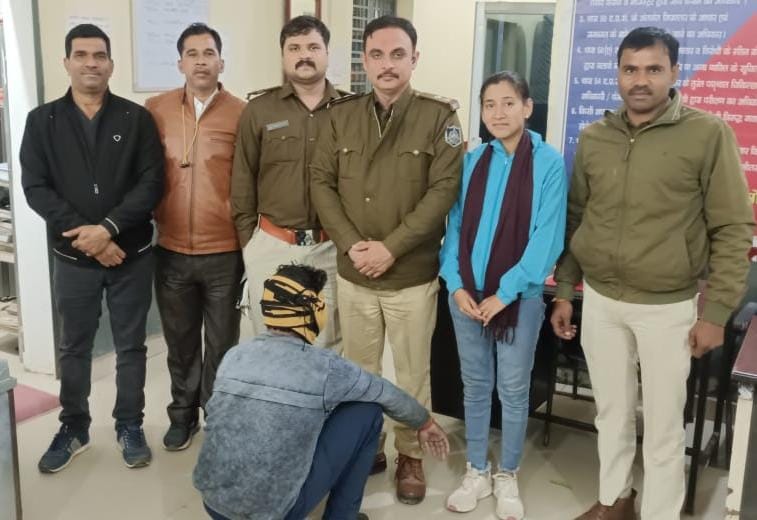 Accused absconding for 4 years arrested in Congress leader Devendra Chaurasia murder case
