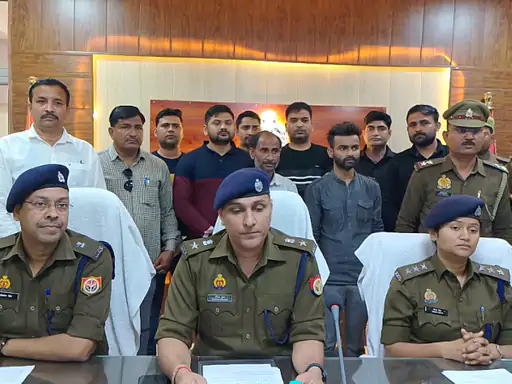 Two inter-district smugglers arrested with charas worth Rs 23 lakh