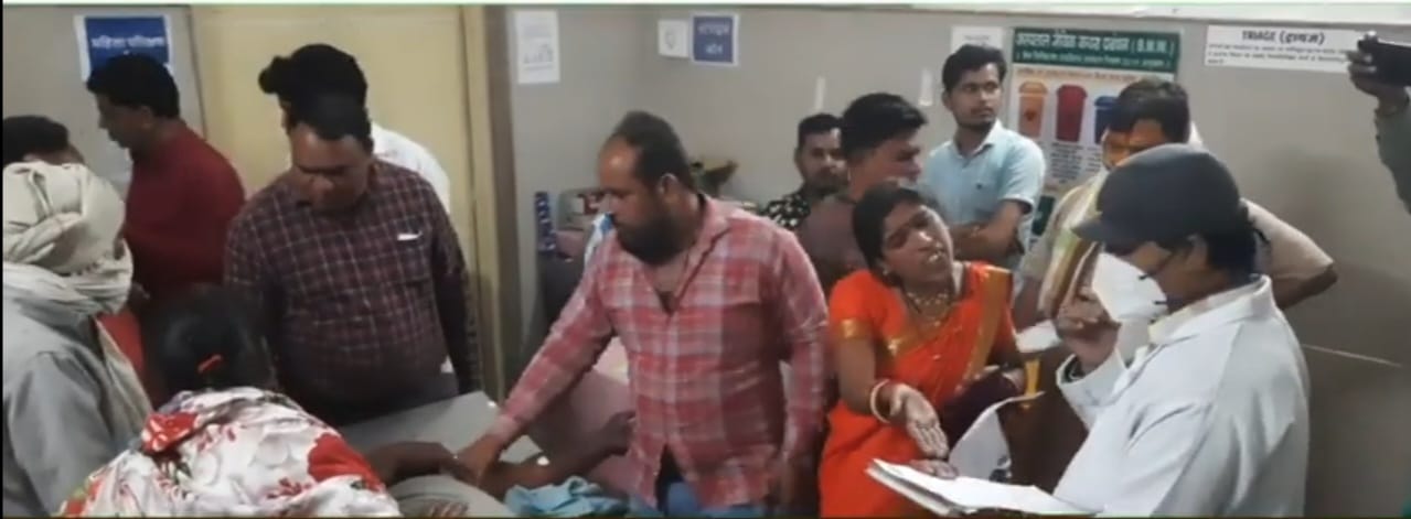 Attack of bees in the store of Mundan program in Imlai, Damoh
