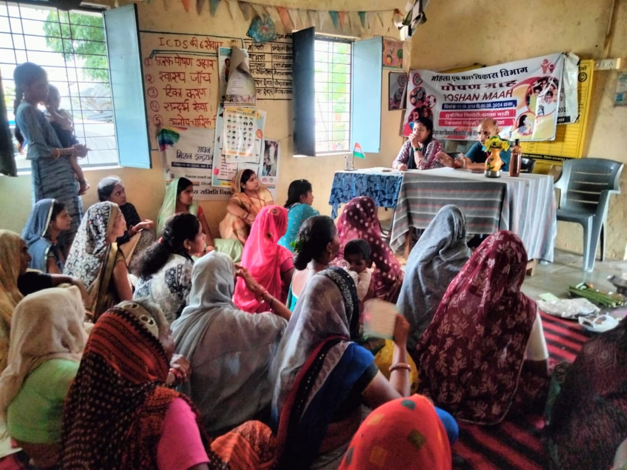 Anganwadi and ASHA workers fed deworming tablets to children