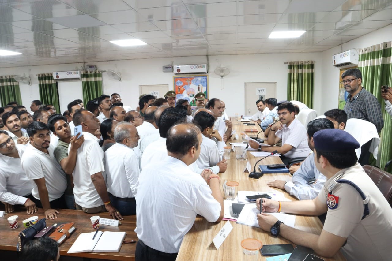 DM heard the problems in the Sampoorna Samadhan Diwas organized in Tehsil Behat
