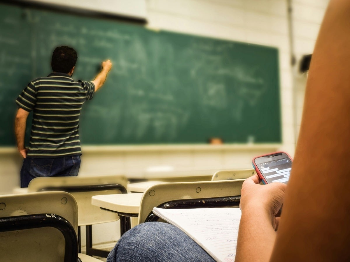 Complain about the arbitrariness of schools, teachers and colleges