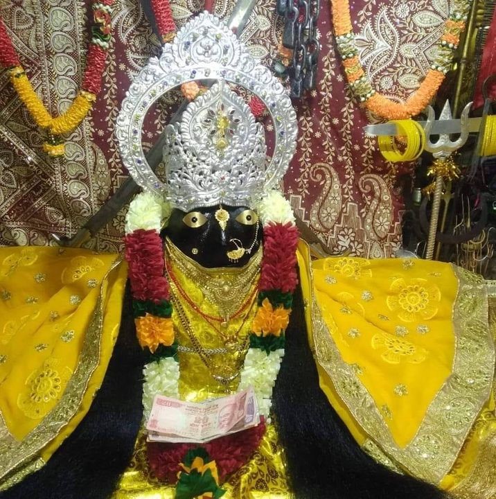 Here, a stream of devotees filled with faith and devotion can be seen.
