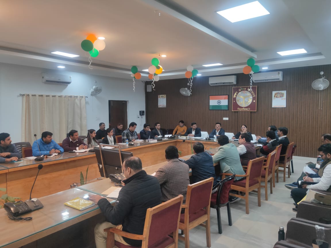 जिला निर्वाचन अधिकारी डा. दिनेश चंद्र ने स्वतंत्र, निष्पक्ष, प्रलोभनमुक्त, भयमुक्त व शांतिपूर्ण मतदान कराने के लिए अधिकारियों को दिए निर्देश