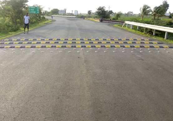 Road breakers installed in large numbers on various roads of Shivhar