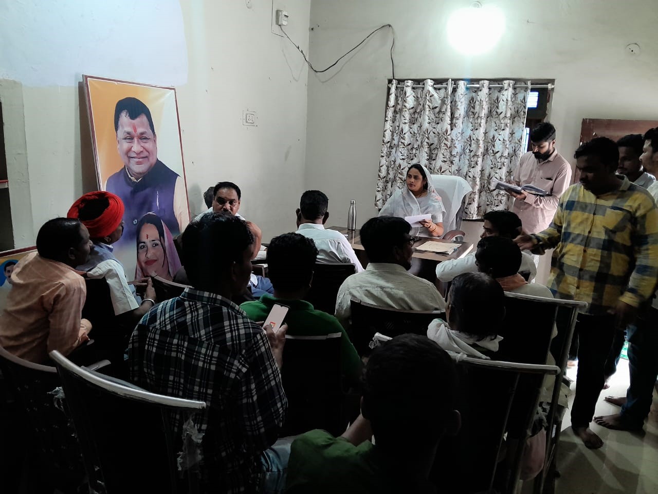 जोबट मे कांग्रेस विधायक सेना महेश पटेल ने लगाया जनता दरबार 