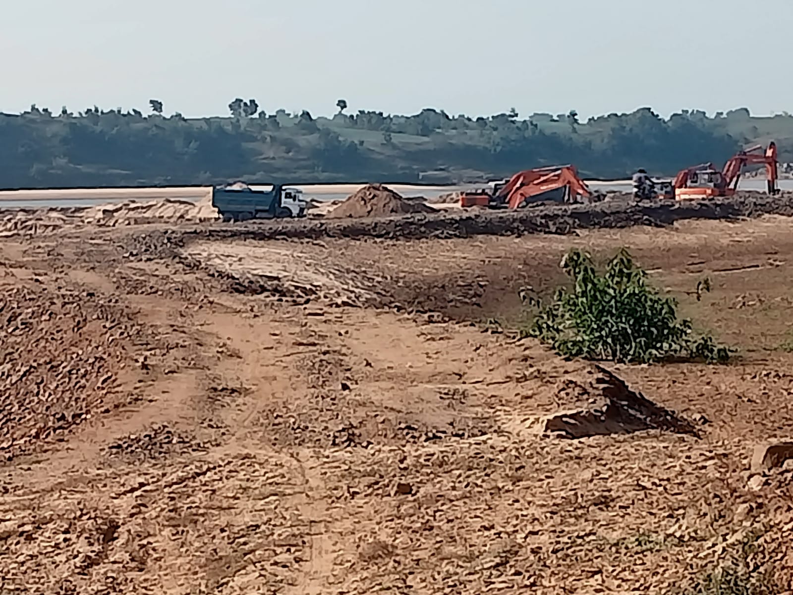 Sahakar's valid transit pass continues, illegal sand mining