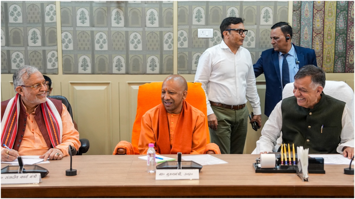 CM Yogi held a meeting with officials