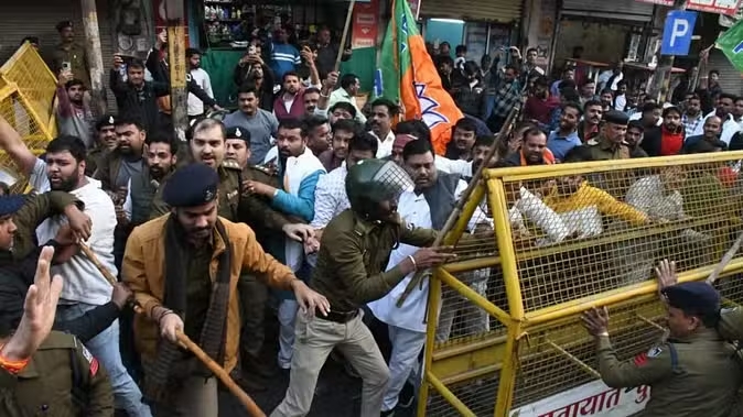 BJP Yuva Morcha workers protested at Congress office