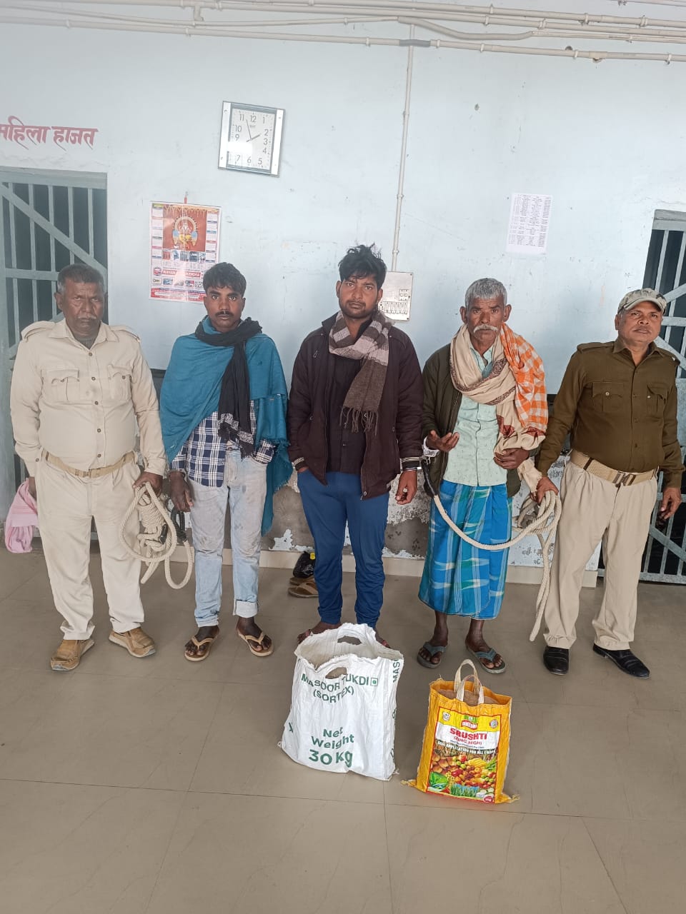 10 liters of country liquor seized in Shivhar, Bihar