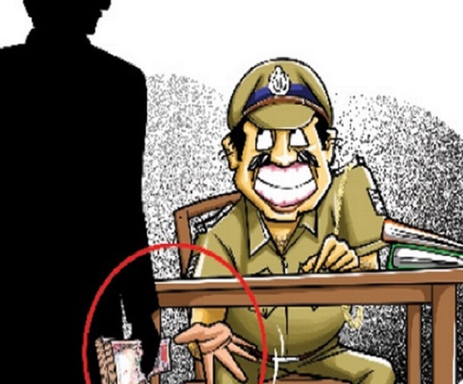 Lokayukta caught taking bribe for Amjhera Naib Tehsildar