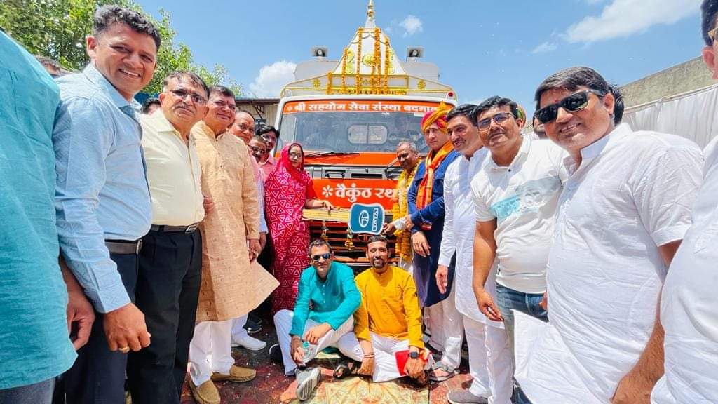 Vaikunth Chariot presented to the city on the birthday of BJP District President of Dhar Somani