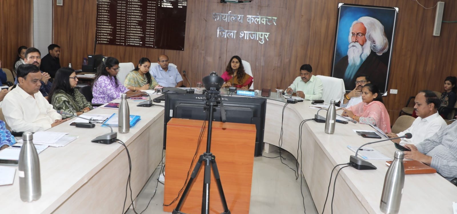 Continue the work of taking samples of food items - Collector
