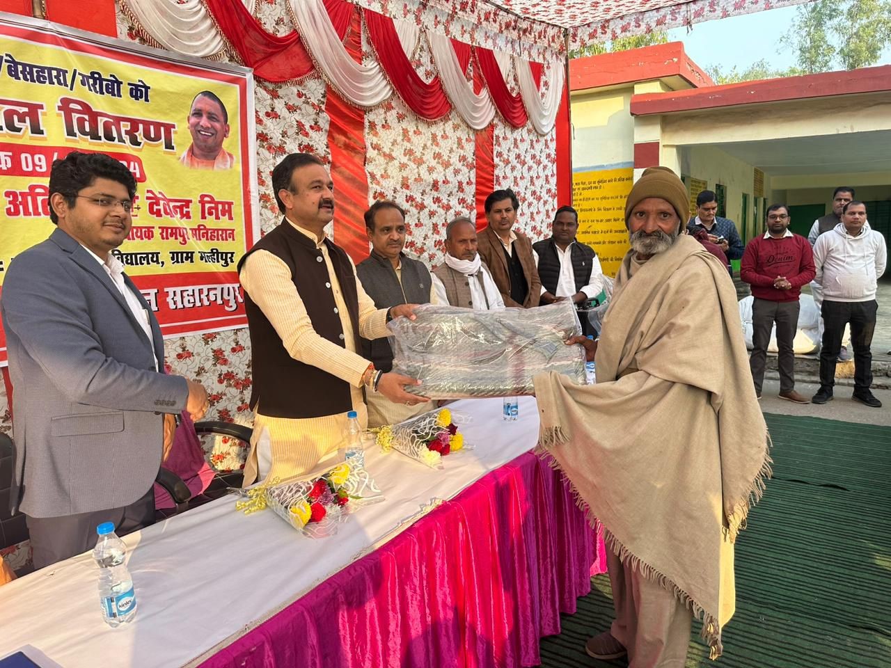 MLA Devendra Nim distributed blankets to the needy