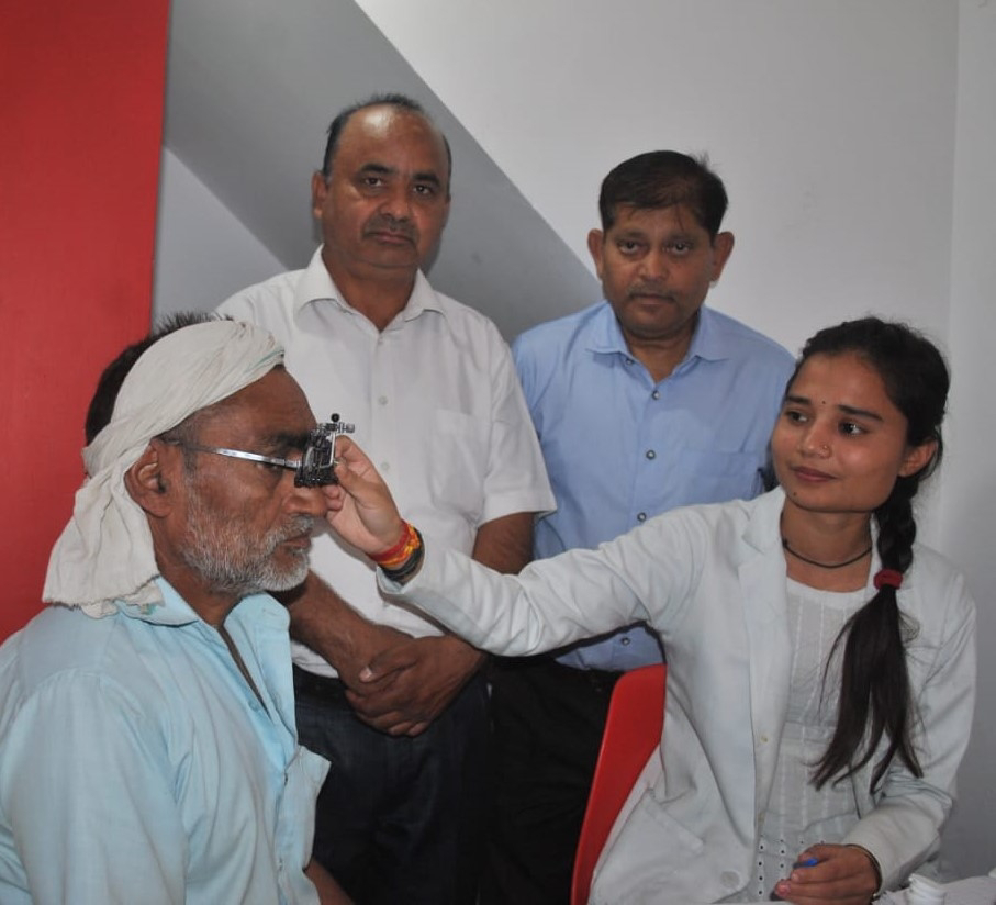 Eyes of 233 patients were examined in the free eye camp