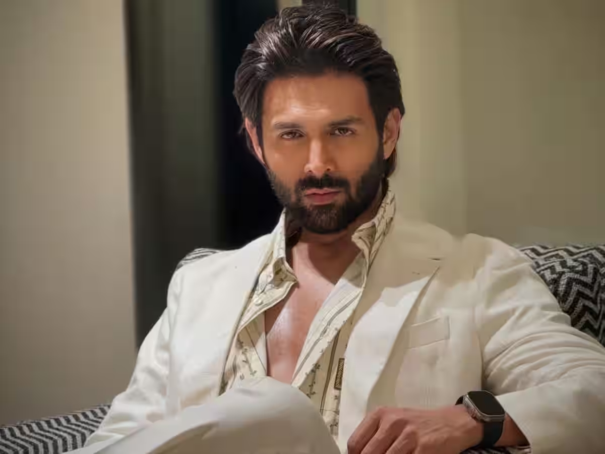 Zee Real Heroes 2024 Awards, Kartik Aaryan gets Best Actor Award