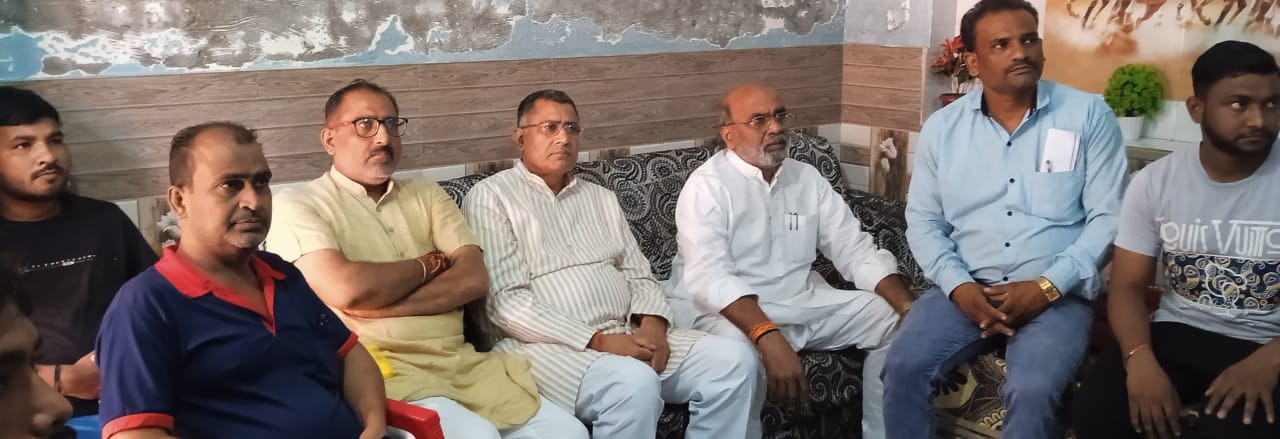 Mann Ki Baat program was heard at booth 272 Pathanpura in BJP Nagar Mandal Deoband