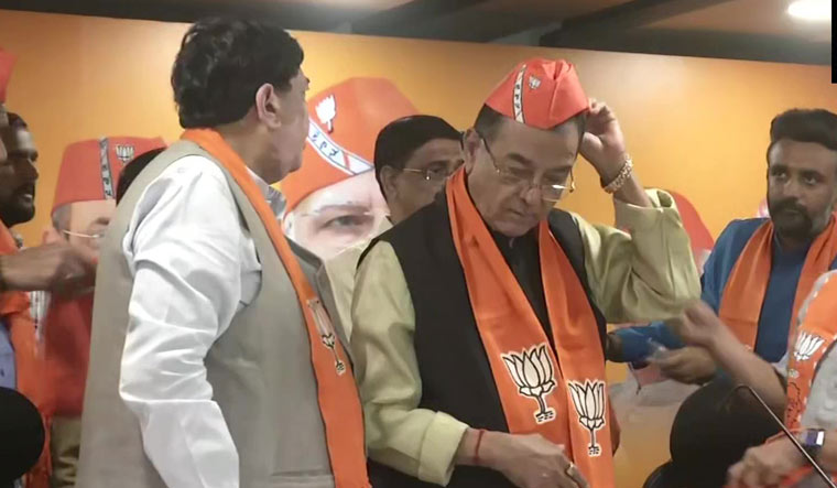 Big blow to Congress before Gujarat elections
