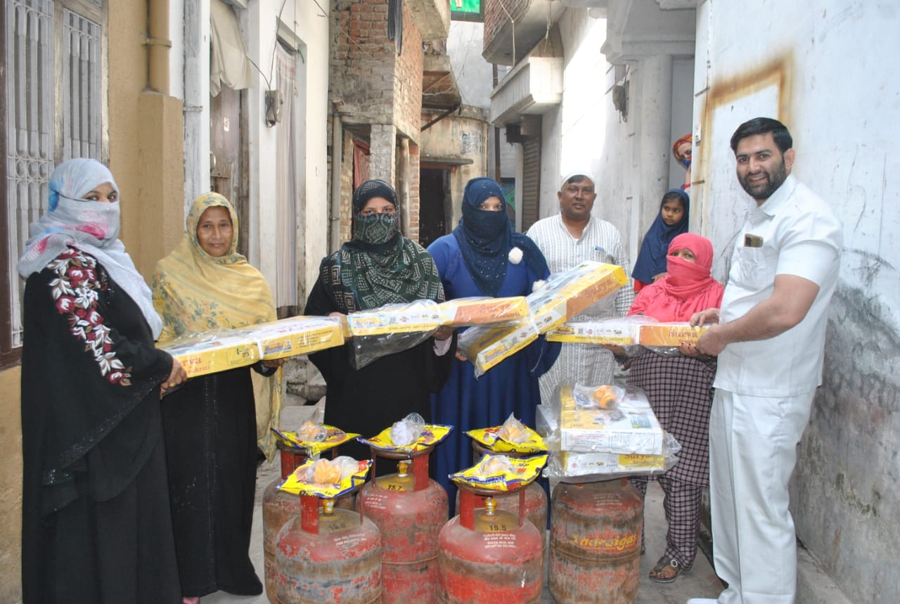 Gas cylinders and stoves were distributed to eligible women under the Prime Minister Ujjwala Scheme