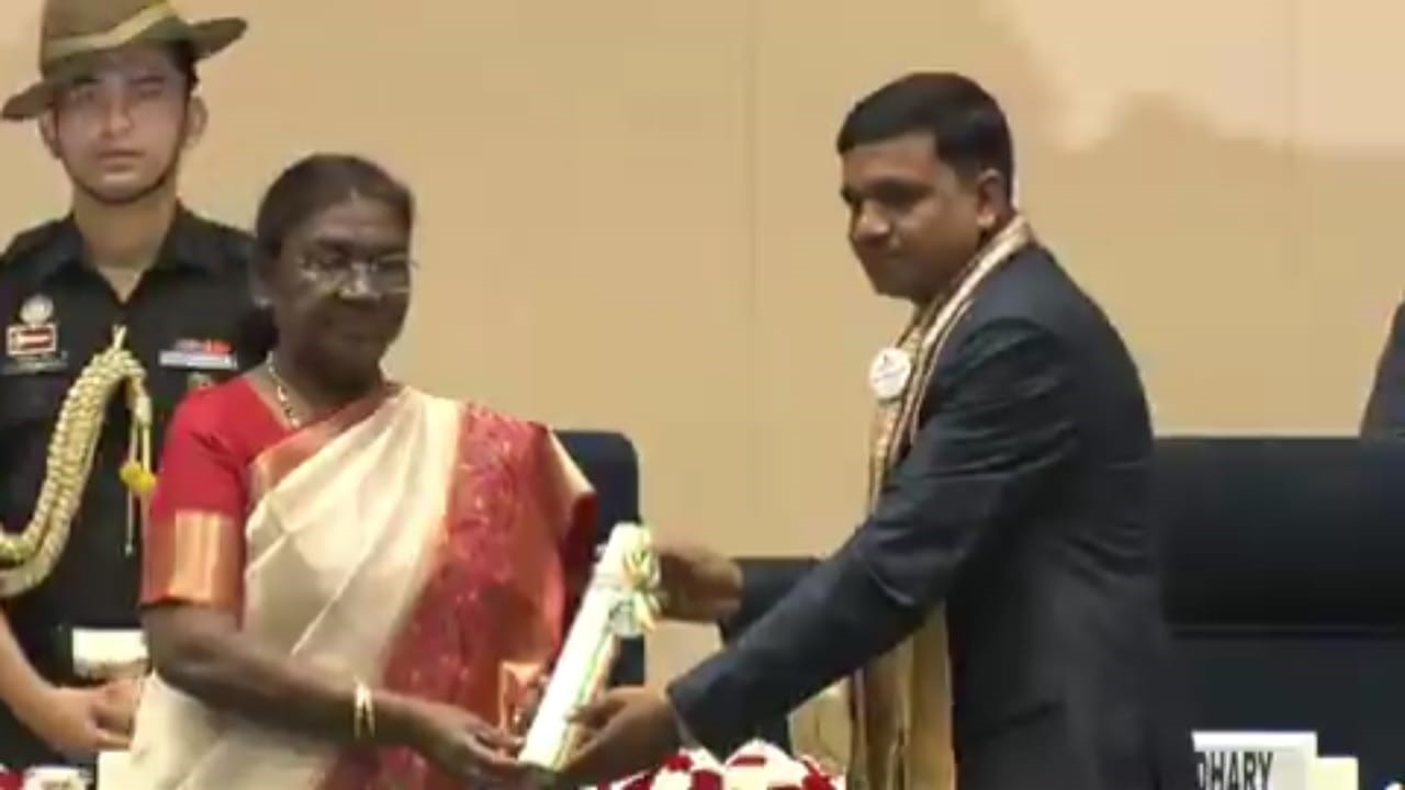Teacher Madhav Patel understood the curiosity of the children and succeeded