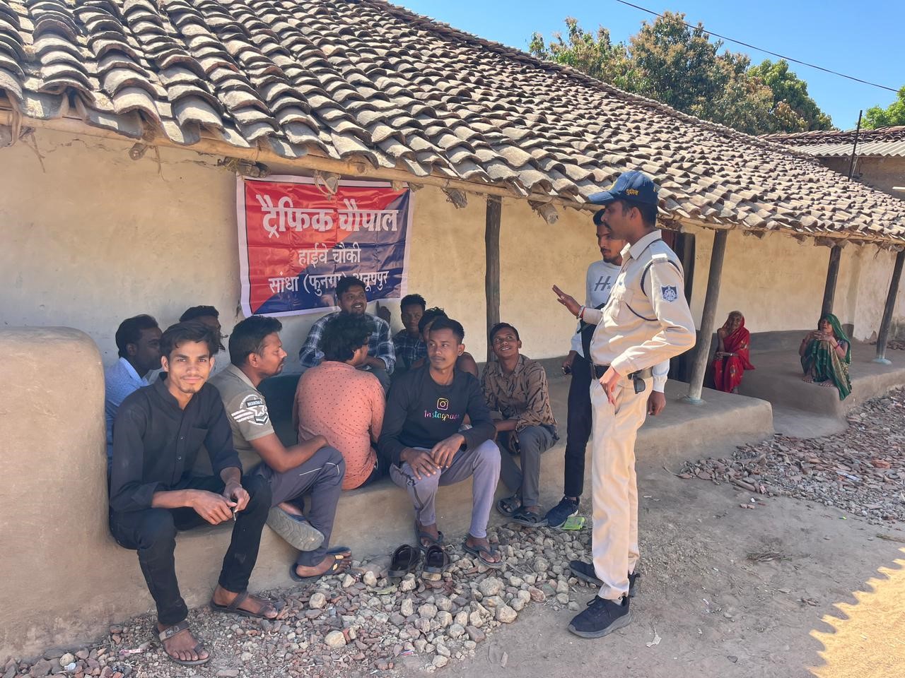 Highway Chowki's "Traffic Chaupal" reached more than 20 villages on the highway, traffic rules were taught