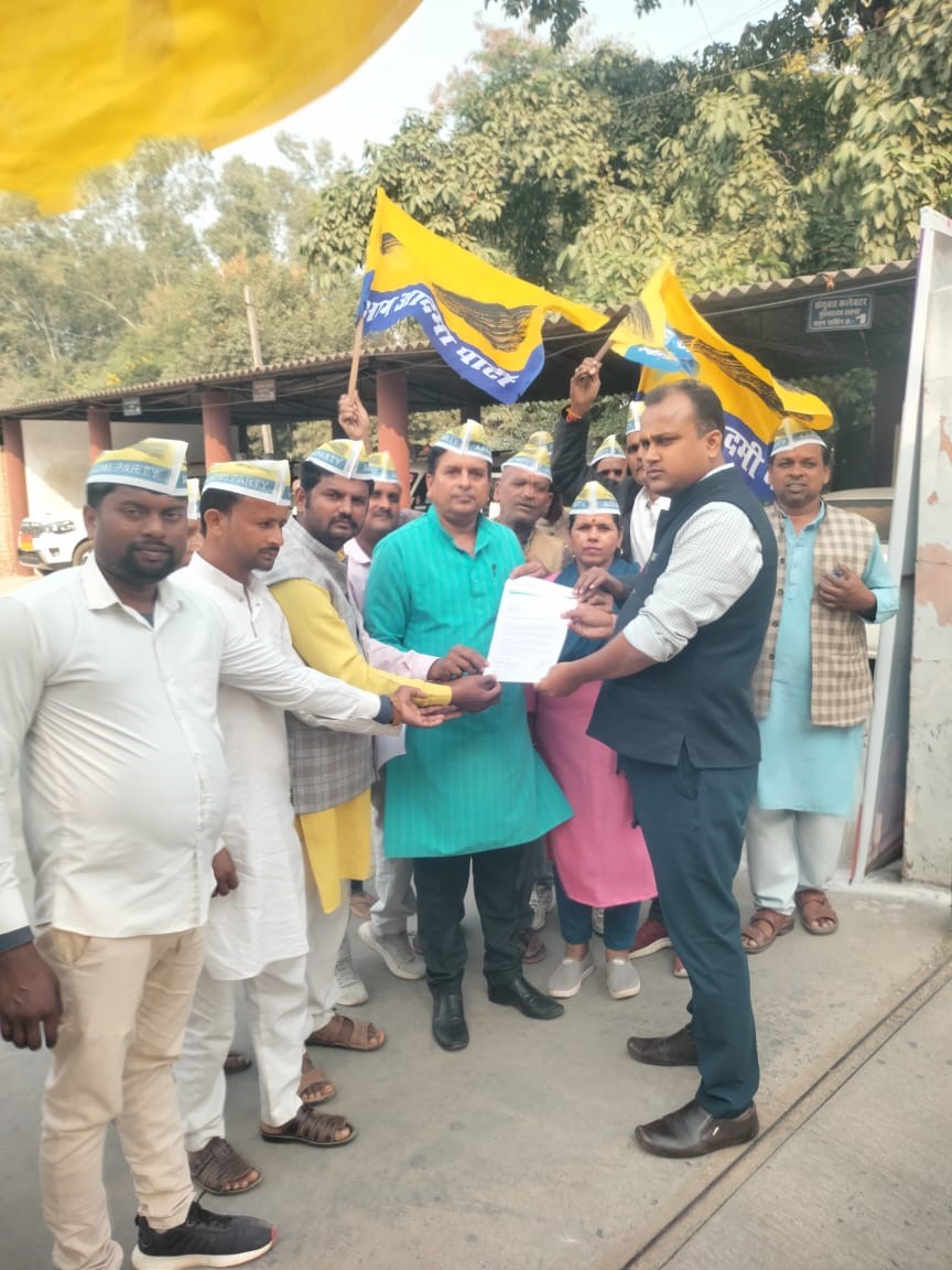 Aam Aadmi Party submitted a memorandum to the Chief Minister