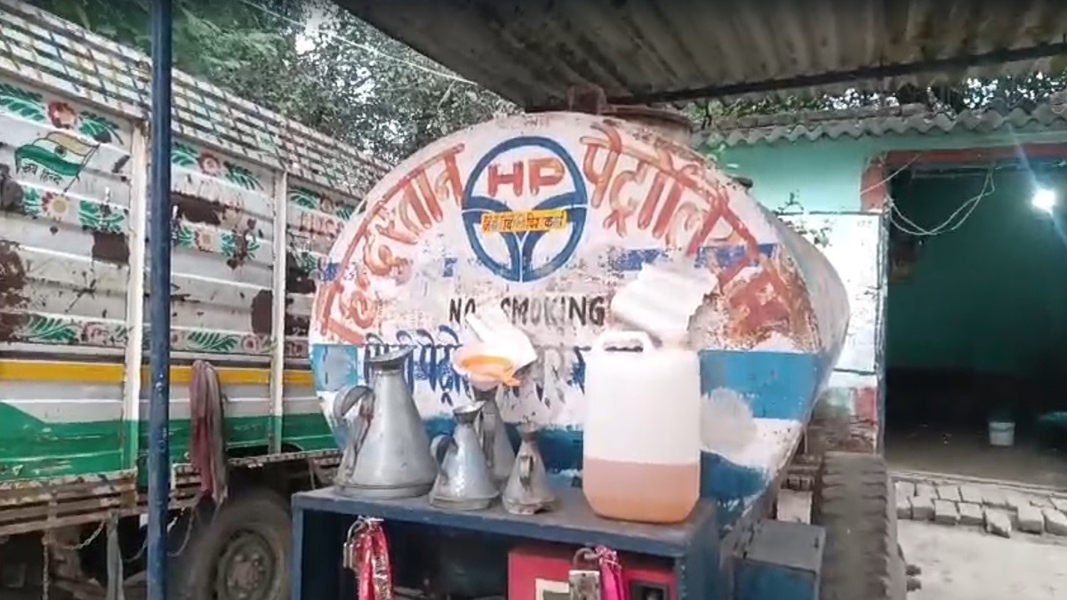 Unique Hindustan Petroleum mini petrol pump in Raghopur, Bihar