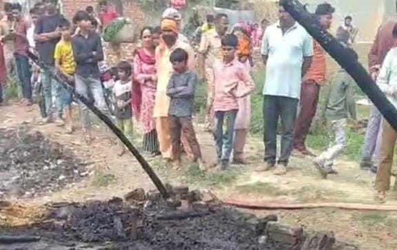Fire broke out in a thatched house built in a field in Babupur Nagli village of Deoband