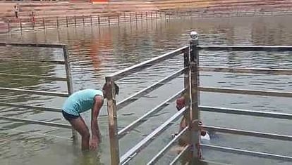 Youth commits suicide after losing lakhs in share market