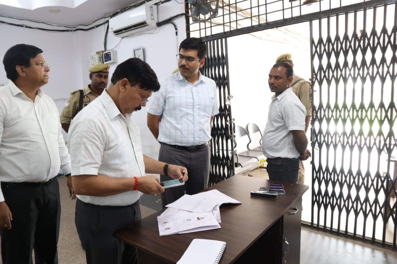 District Magistrate Manish Bansal inspected the Sub Registrar Office
