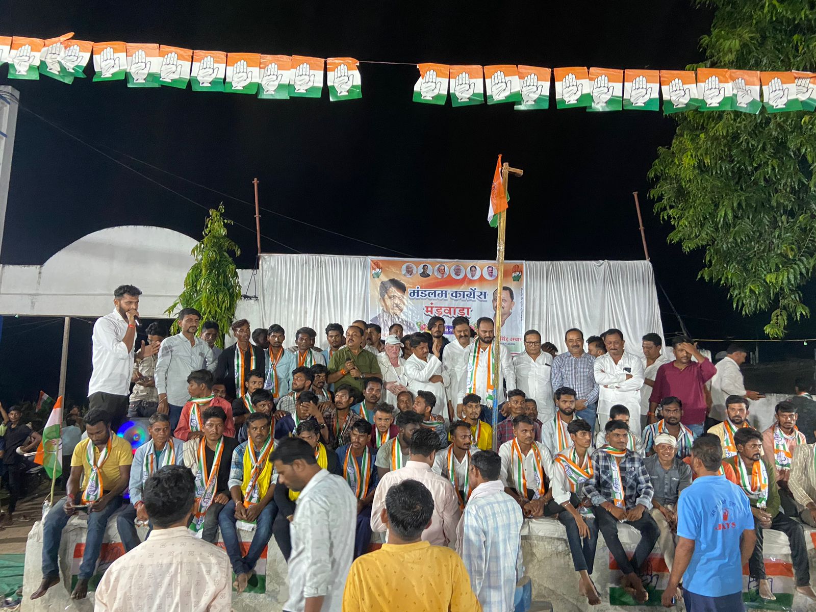 There is a big separation of BJP workers in the Mandalam meeting of Congress in Mandwara village of Barwani district