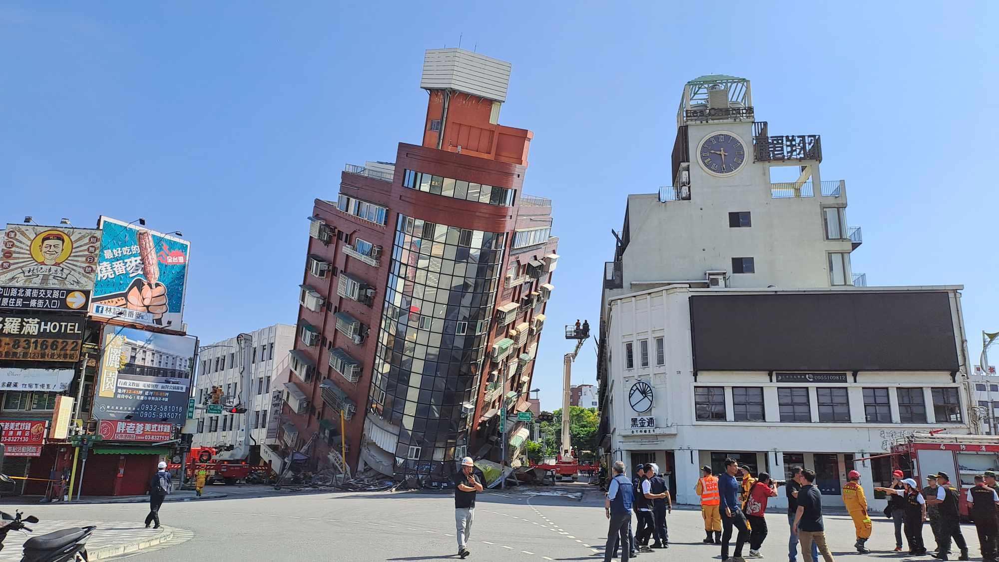 Earthquake of 7.4 magnitude in Taiwan's capital Taipei