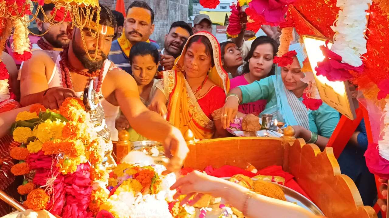 Dada Gurudev was worshipped with devotion