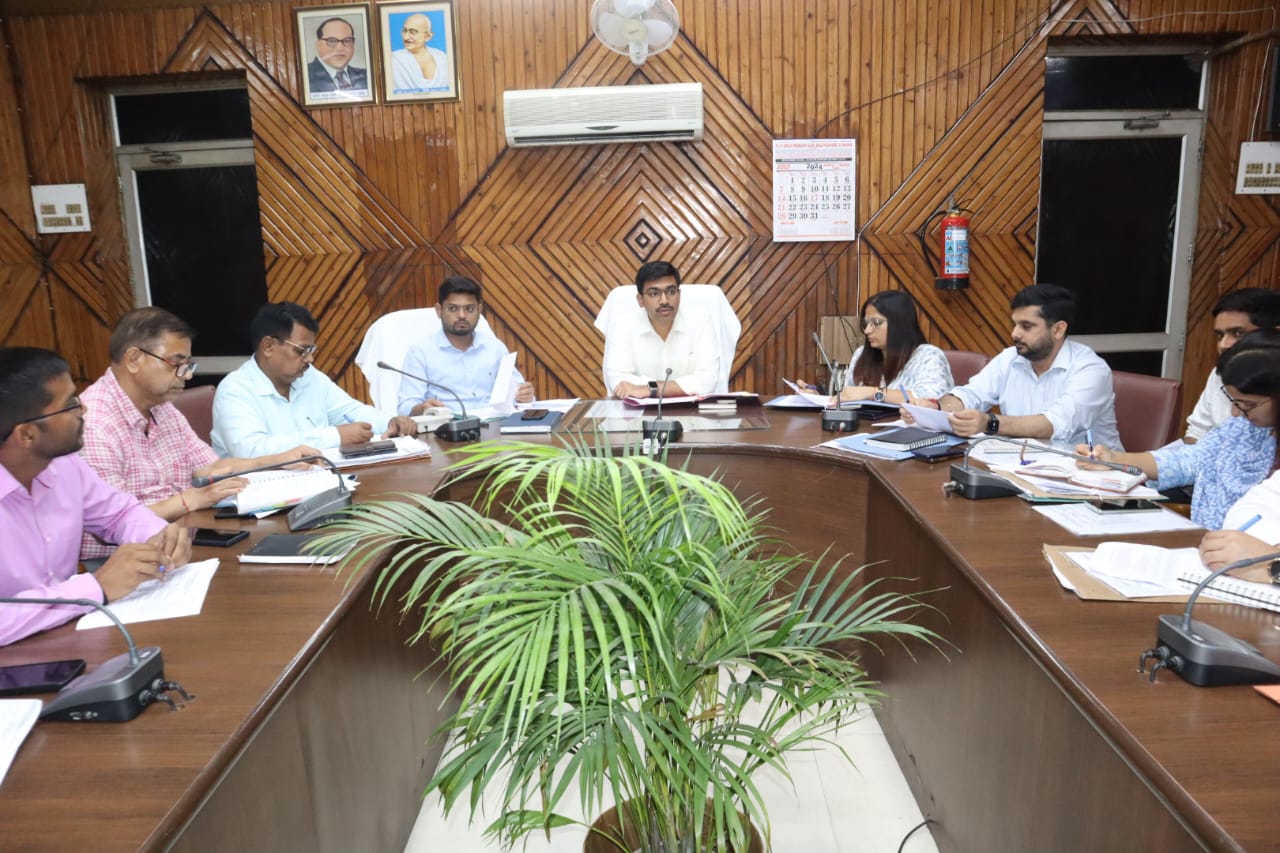 Arrange all the vacant shops of the district by 31st August: DM Manish Bansal