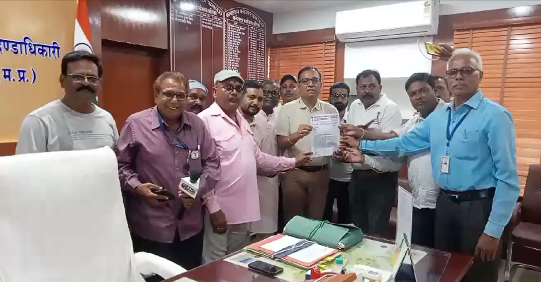 Panna Madhya Pradesh Shramjeevi Panna District Unit submitted memorandum