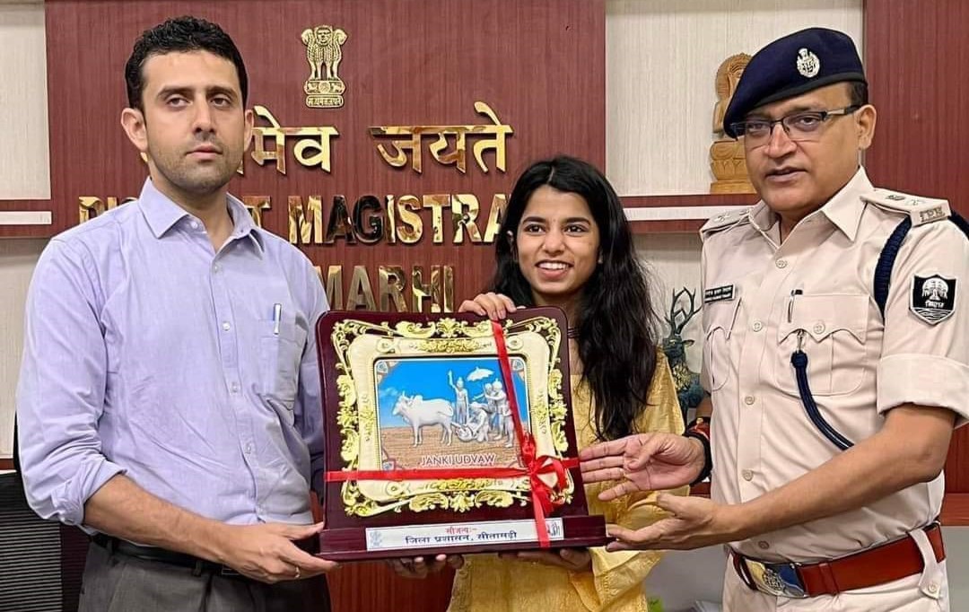 Indian singer Maithili Thakur participated in voter awareness program