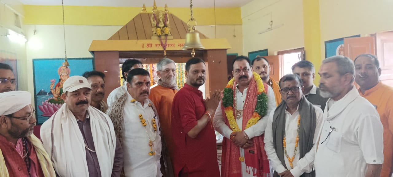 Pt. Ramniwas Urmaliya, a servant of Siddha Baba Ashram Maihar, reached Hyderabad on a special invitation by Vindhyachal Seva Sangh