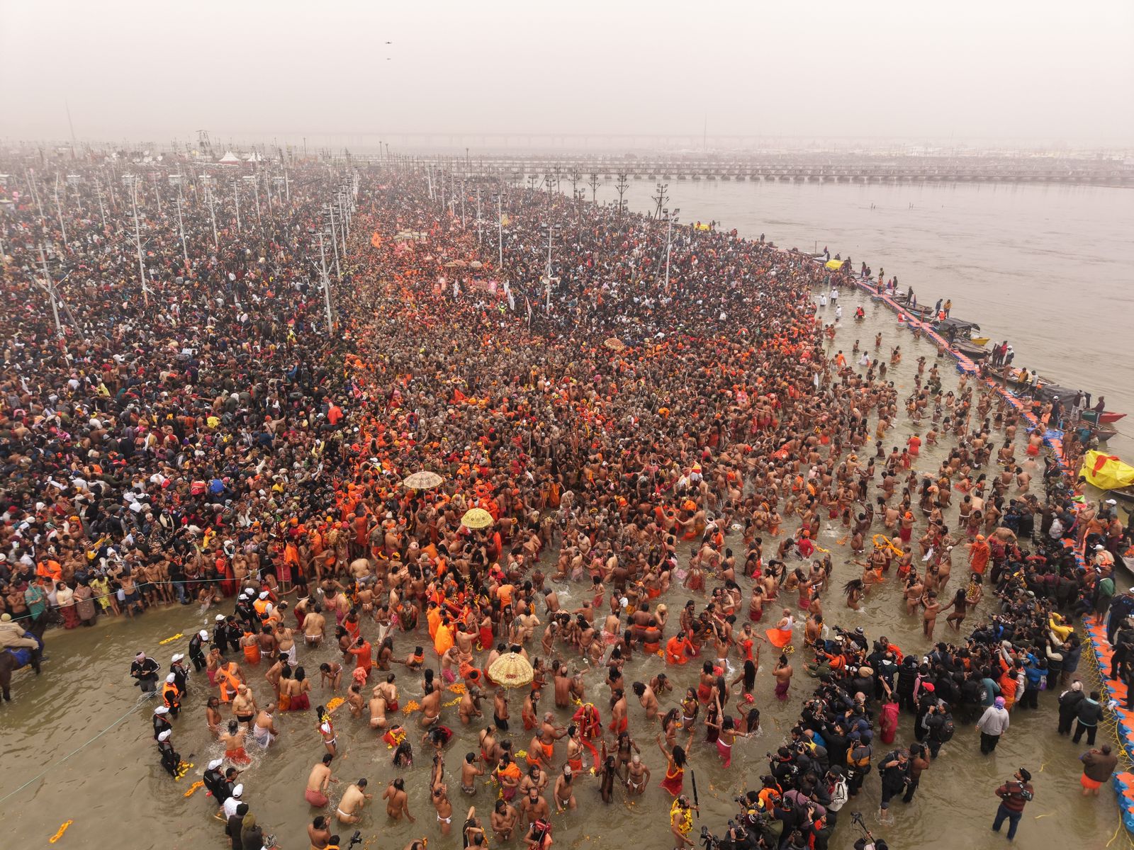 On Makar Sankranti, a huge crowd of devotees gathered in Maha Kumbh