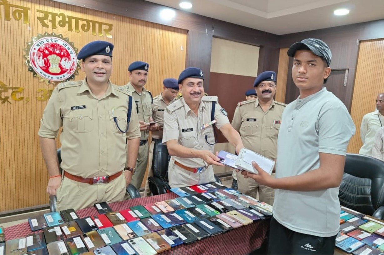 175 mobile phones lost in the last 5 years, estimated to cost Rs 25 lakh