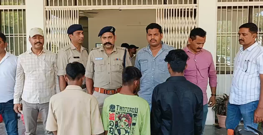 Police arrested four accused in the firing incident outside Katni railway station, two still absconding
