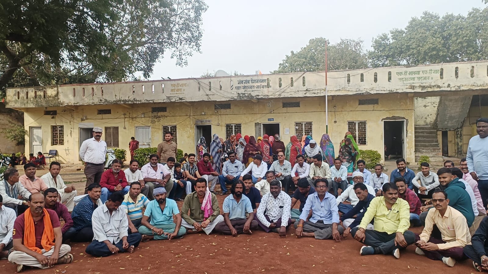 Anjad Municipal Council employees submitted memorandum warning to go on strike if salary is not received