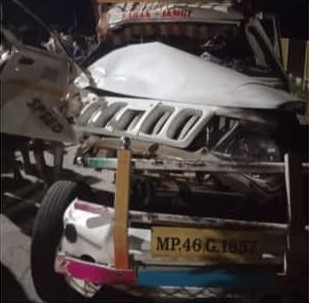 Road accident occurred in Anjad Mandwara of Barwani