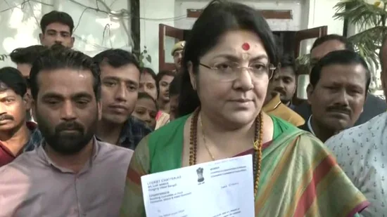 BJP MP Locket Chatterjee reached the police station against Akhil Giri