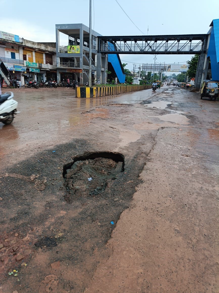 City roads on ventilator, development desperate to die