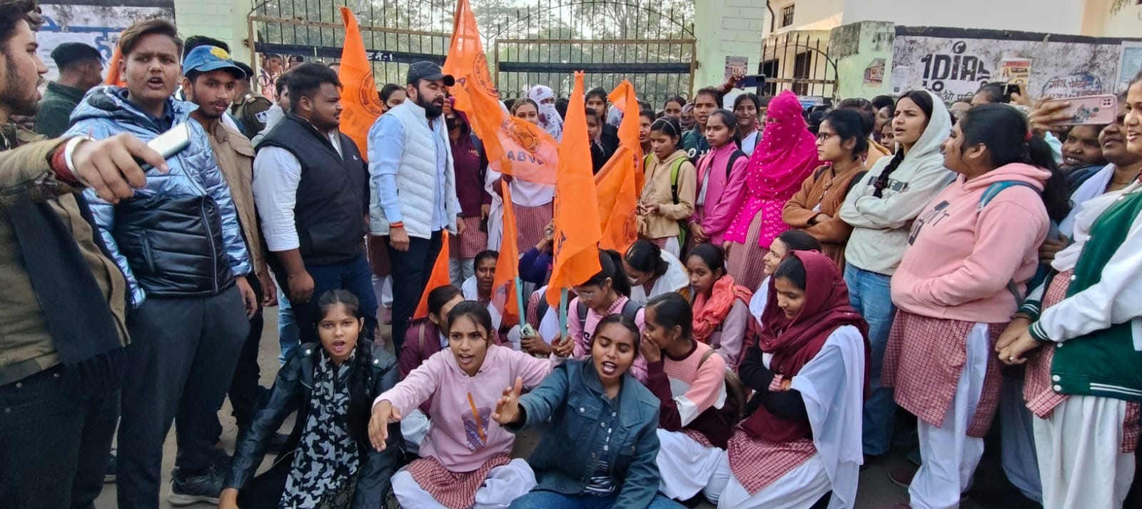 ABVP surrounded the girls college with thousands of students