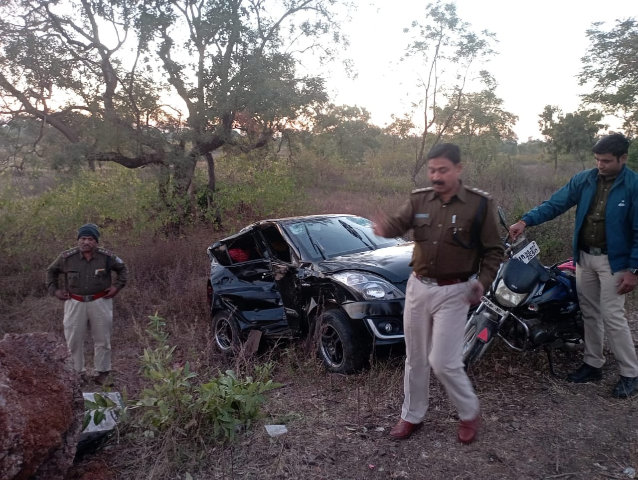 Car fell into a ditch after hitting a bike rider in Damoh