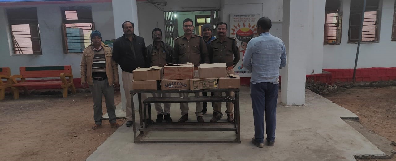 Jujharnagar police station in Chhattarpur seized 07 boxes of illegal liquor